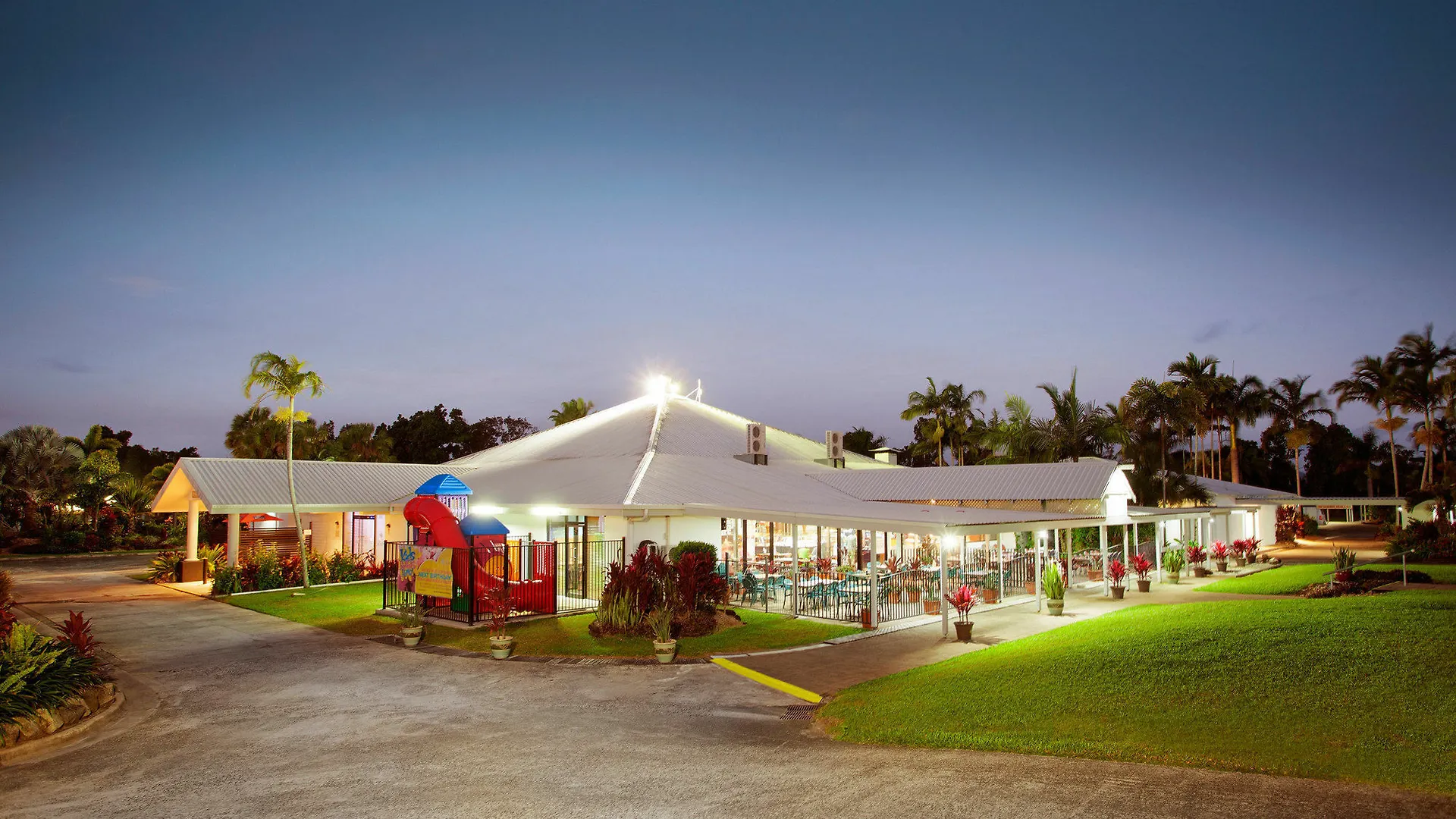 ****  Mission Beach Resort Australia